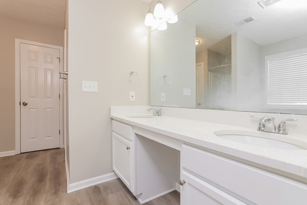 Building Photo - 733 Sinclair Way