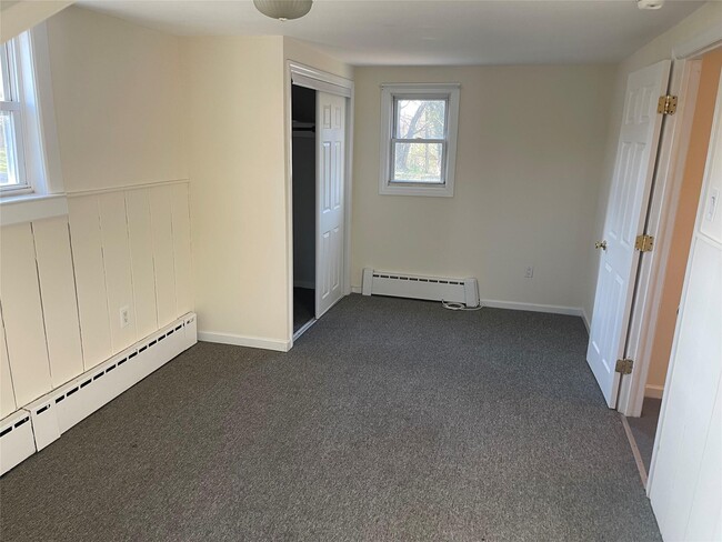 Building Photo - 174 Mills Pond Rd