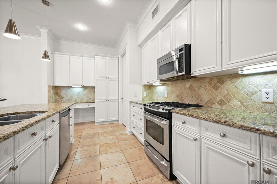 Building Photo - 998 Stanford Ave