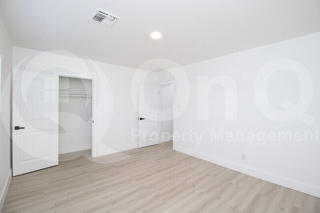 Building Photo - 4148 N 15th Ave