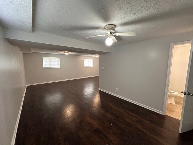 Building Photo - Beautiful 3 bed (Possibly 4 bed) with 2.5 baths Home located in Warren Township