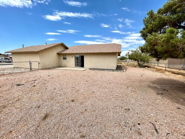 Building Photo - Nice 2 Bedroom 1 Bath Home! *HOME IS CURRENTLY OCCUPIED, PLEASE DO NOT DISTURB THE TENANTS*