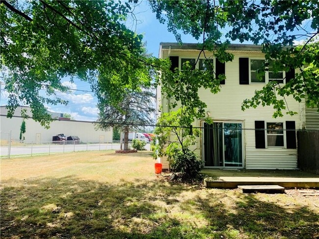 Building Photo - 105 Sheffield Dr