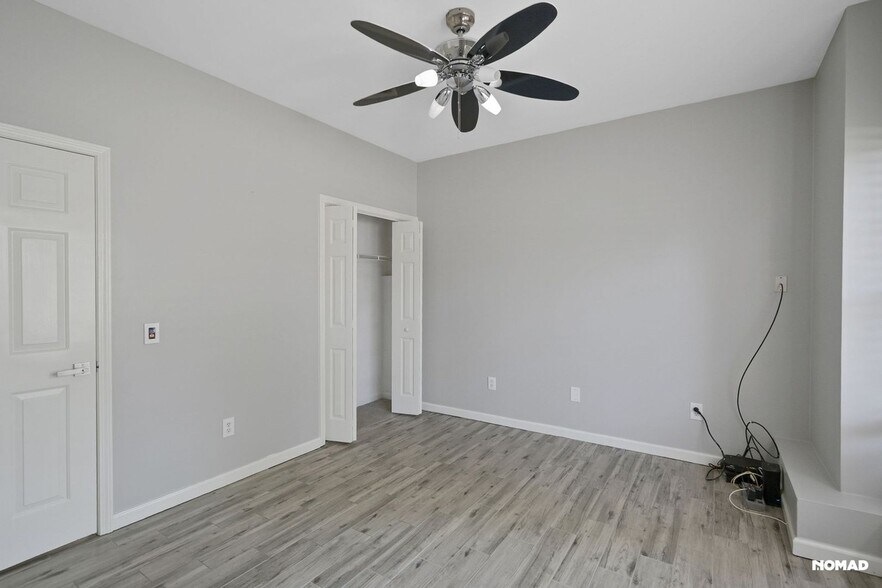 Building Photo - 875 Secret Cove Dr NE