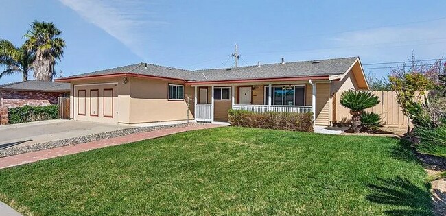 Primary Photo - 1300 Mesa Dr