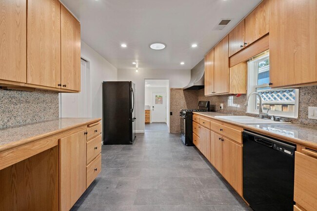 Building Photo - 1486 Richards Ave