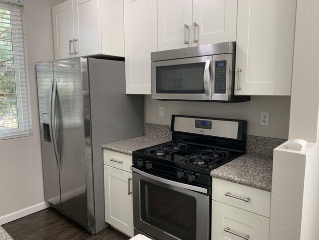 Building Photo - Sabre Springs Top Floor Condo with Carport