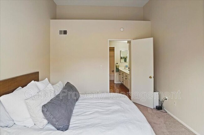 Building Photo - 24153 Del Monte Dr.