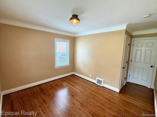 Building Photo - 1846 Oakshire Ave