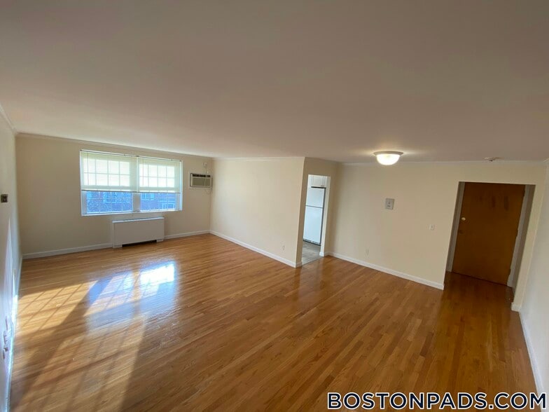 Building Photo - 8 Captain Parker Arms