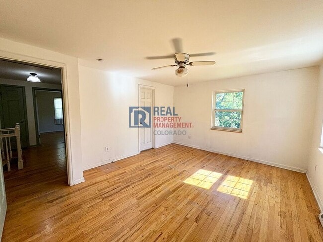 Building Photo - 3320 S Locust St
