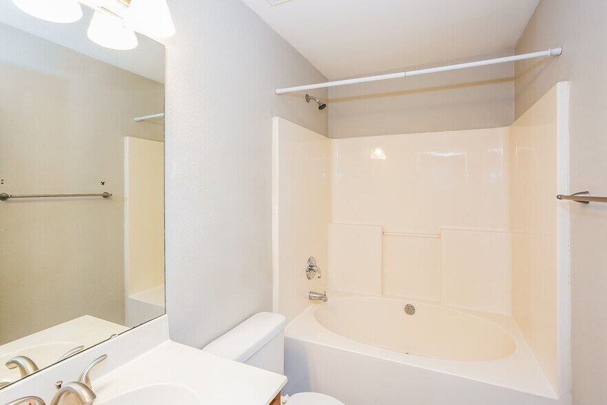 Building Photo - 13115 Ambrosia St