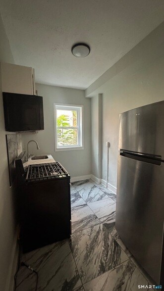 Building Photo - 485 Howard Ave