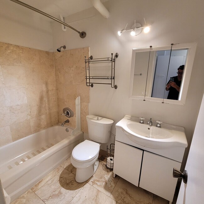 Master Bathroom - 1228 West Ave