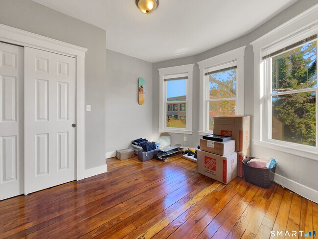 Building Photo - 258 Nicoll St