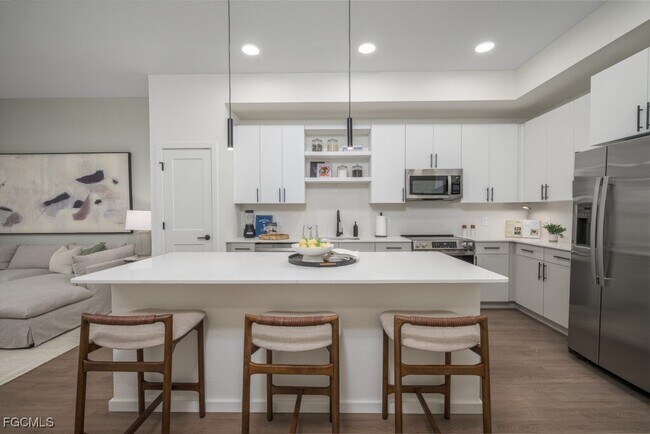 Building Photo - 8552 Collier Blvd