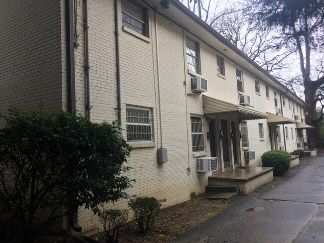 Building Photo - 860 Monroe Dr NE