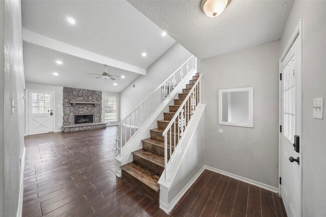 Building Photo - 2251 Middle Creek Dr