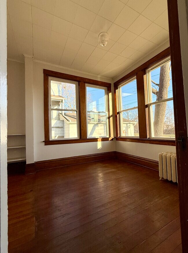 Building Photo - 632 Wilson Ave
