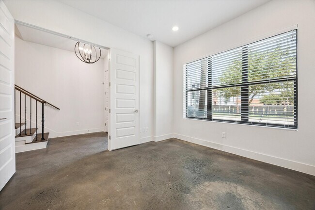 Building Photo - 1120 Ennis St