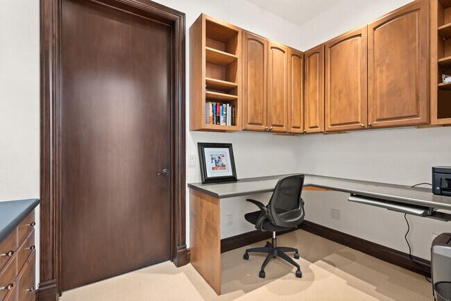 Building Photo - 875 Horse Ranch Dr