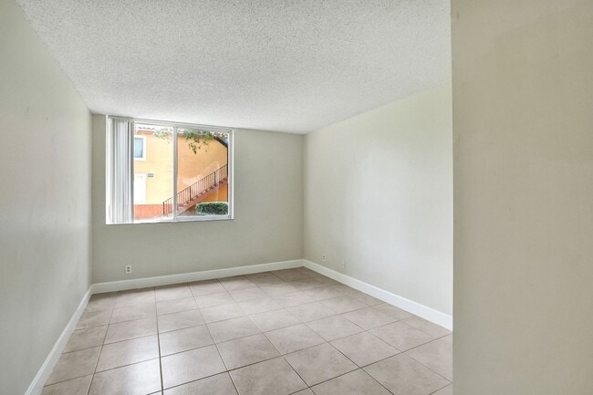 Building Photo - Updated 2 Bed, 2 Bath 1st Floor Condo with...