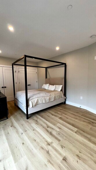 Building Photo - 203-205 Randolph Ave Unit# 101