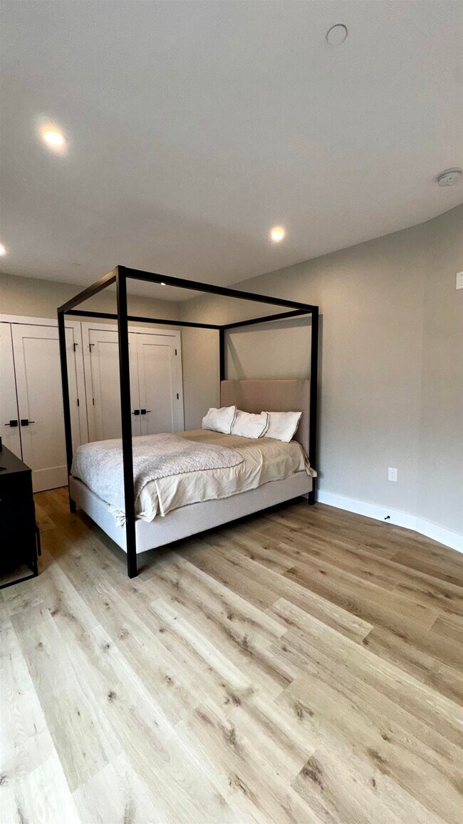 Building Photo - 203-205 Randolph Ave Unit# 101