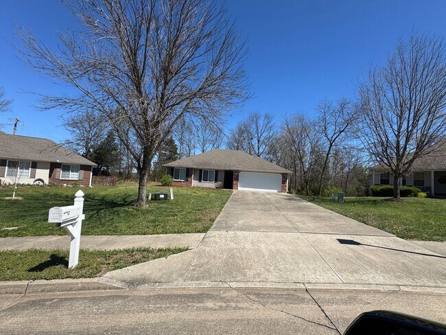 Building Photo - Spacious 3-bedroom, 2-bath home with a 2-car garage!