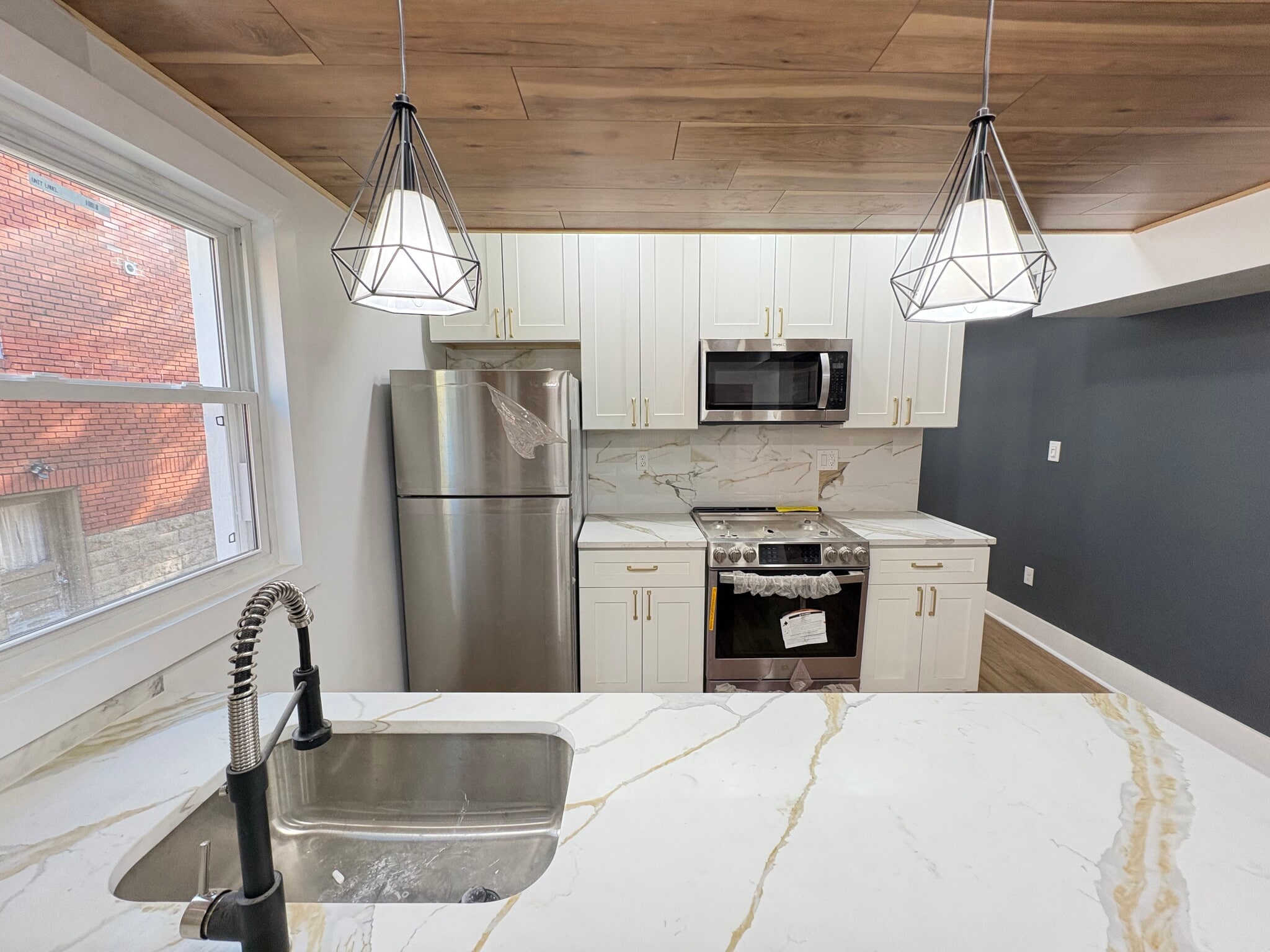 Building Photo - 5834 Phillips Ave