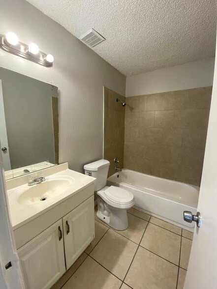 Building Photo - 3873 Janeen Cir