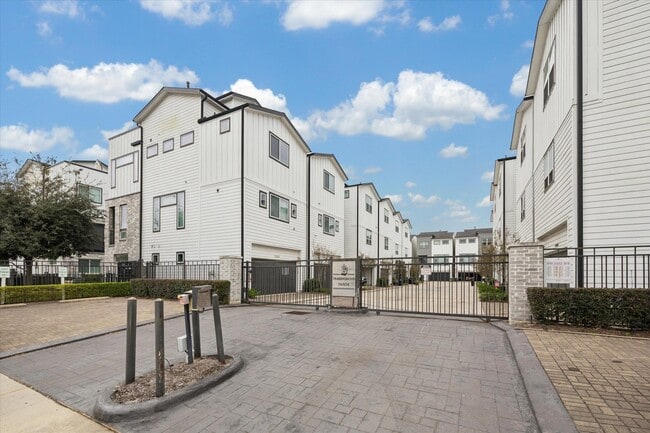 Building Photo - 1055 Timbergrove Yards Ln