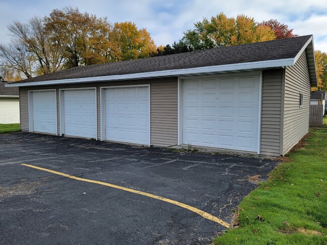 Building Photo - Charming 2 Bedroom Condo in the Heart of B...