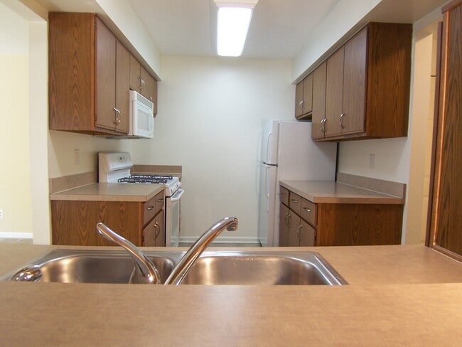 Building Photo - 103 Fieldcrest St