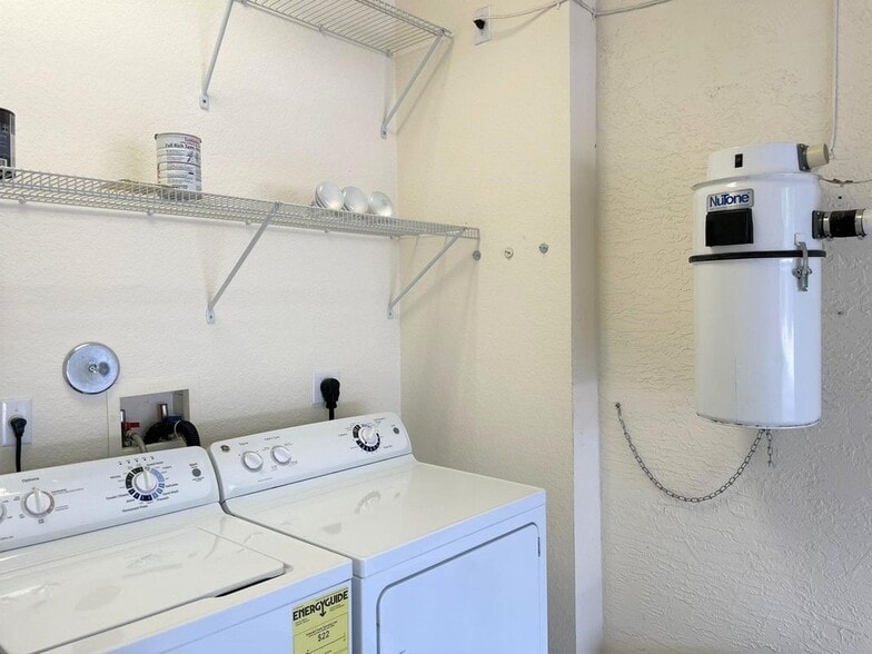 Building Photo - 902 S Federal Hwy