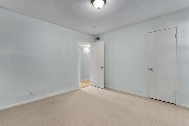 Building Photo - Prime 2 Bed 1 Bath in 78704 Near Downtown Austin