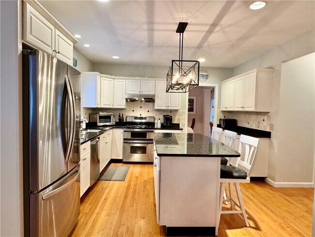 Building Photo - 34 Marian Ave