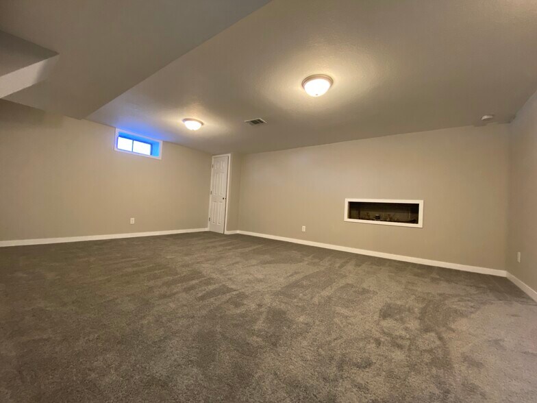 Building Photo - 5425 NW 66th Ave
