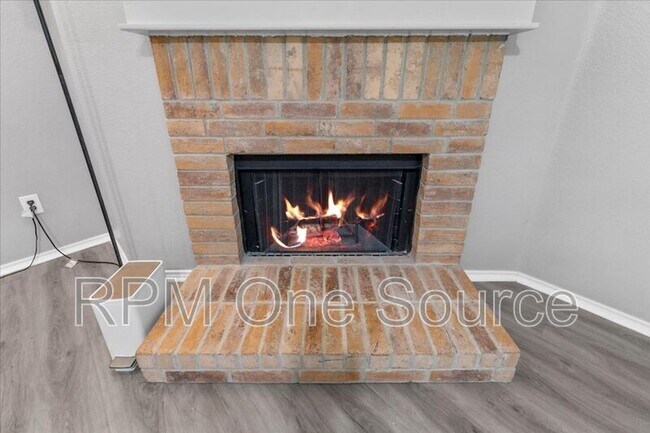 Building Photo - 5401 Pandale Valley Dr