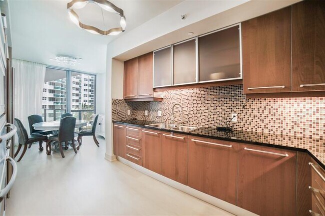 Building Photo - 3101 S Ocean Dr