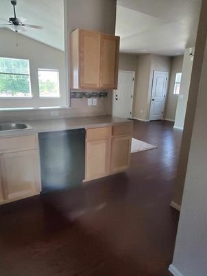 Building Photo - 706 Finch Dr