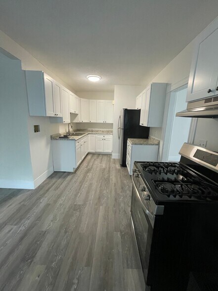 Building Photo - 176 Hall St