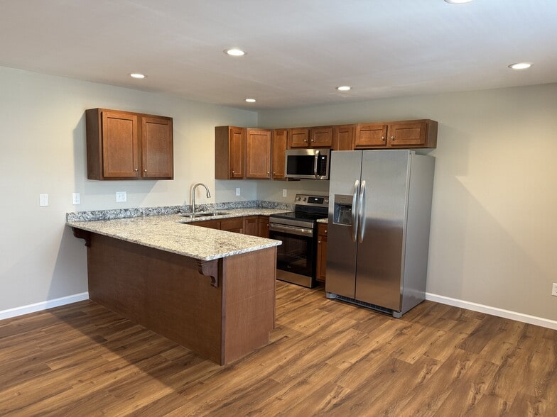 Building Photo - 105 Robins Way