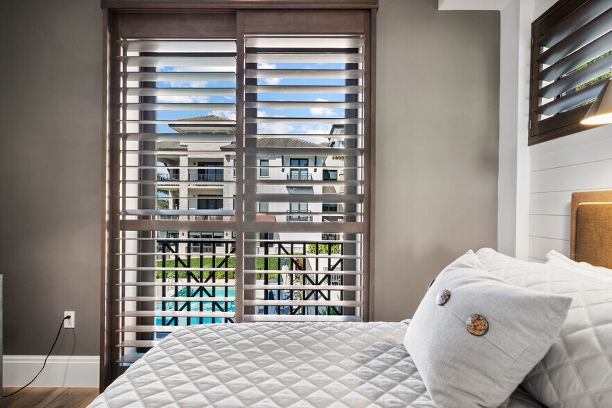 Building Photo - 1035 3rd Ave S