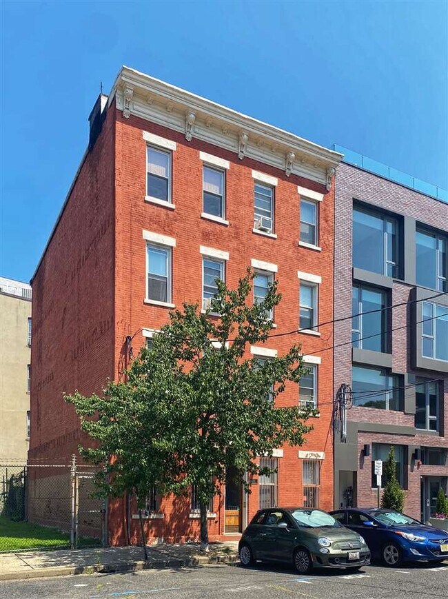 Building Photo - 200 Wayne St