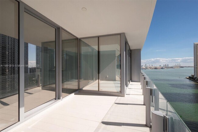 Building Photo - 300 Biscayne Blvd Way