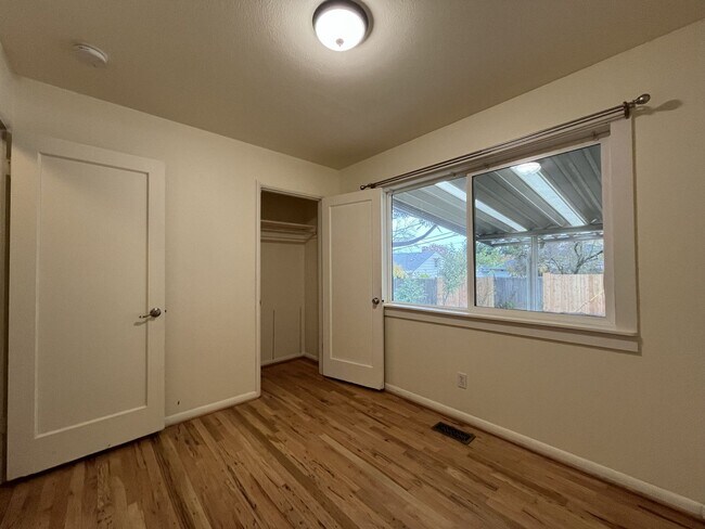 Building Photo - Cozy Portland Gem with Bright, Open Living...