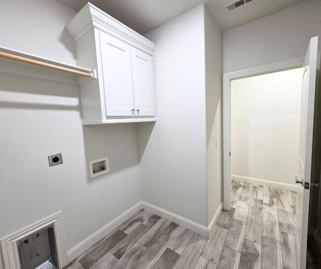 Building Photo - 1001 W Ashmore Landing Loop