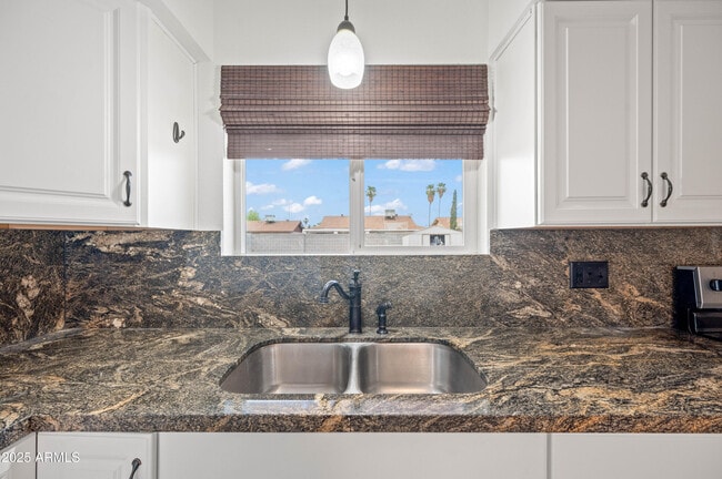 Building Photo - 2946 W Villa Maria Dr