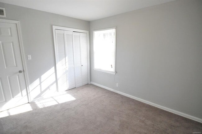 Building Photo - 2720 Green Oaks Dr